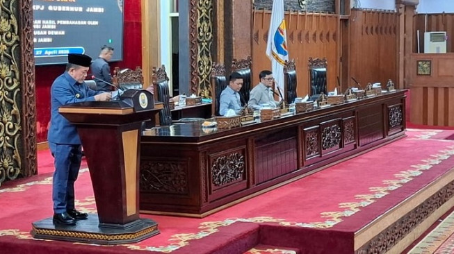 Gubernur Jambi Komitmen Evaluasi Kekurangan Pembangunan Usai Dengar Laporan Pansus DPRD